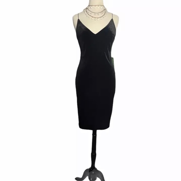 Elegant Black Midi Dress - Picture 2 of 10